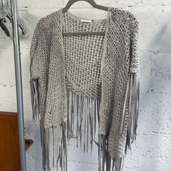 Grey Woven Cropped Shirt - Open Top - Size Small - NWOT - WINK - Picture 1 of 3